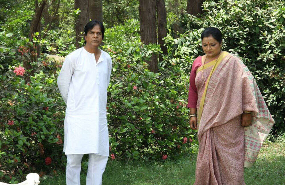 A still from Ye Hai Gaddar Dil