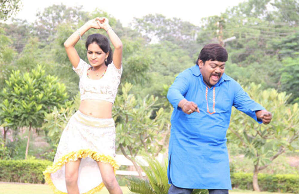A still from Nuvvu Evaro Nenu Evaro