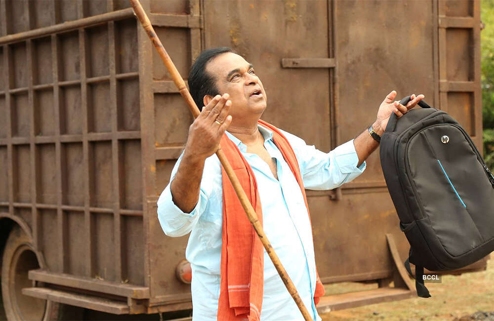 A still from Maragatha Naanayam