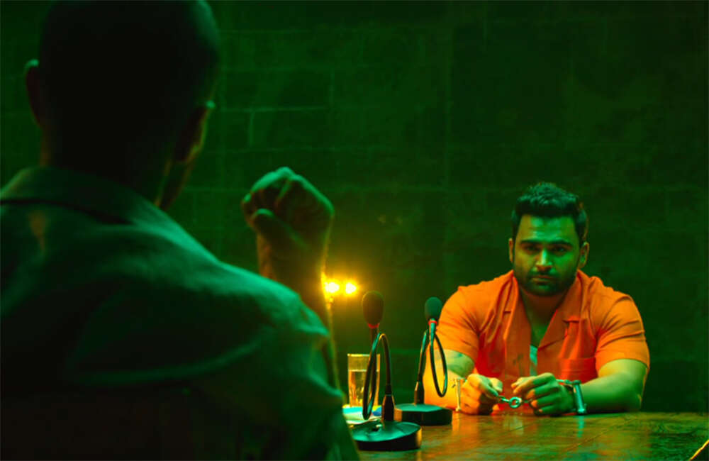 A still from Veedevadu