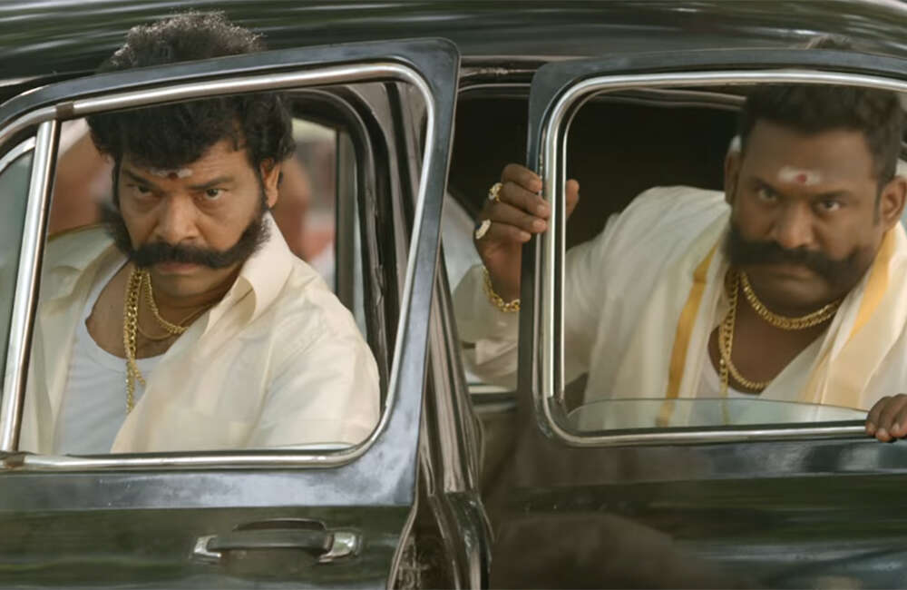 A still from Saravanan Irukka Bayamaen