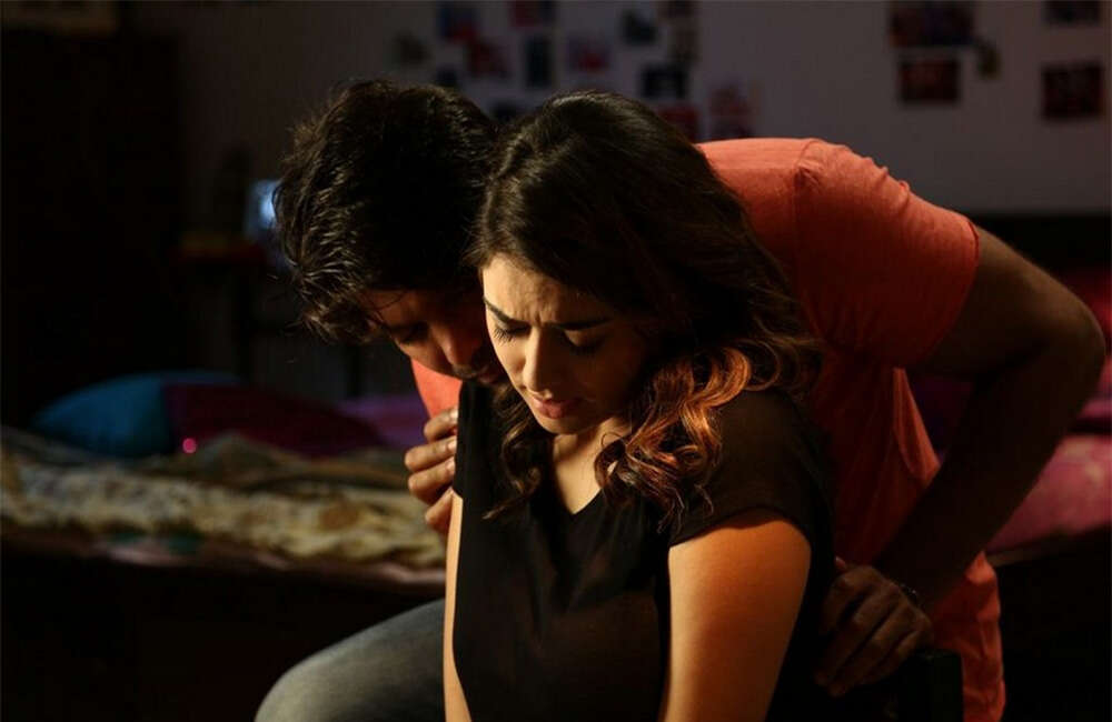 A still from Mande Suryudu