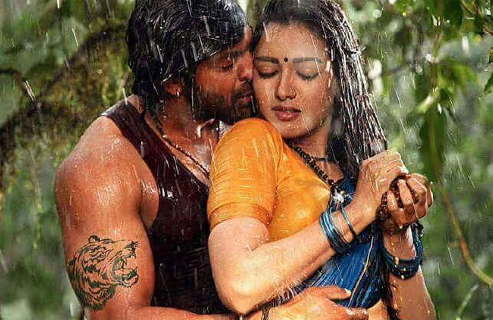 A still from Kadamban: Taqatwar
