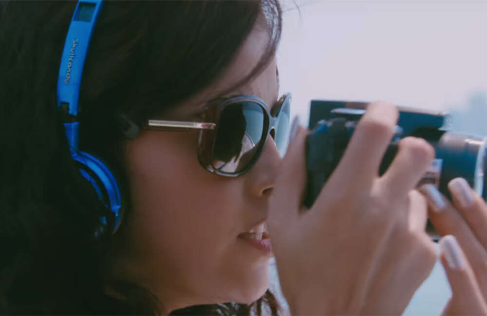 A still from Lover Tho Pettukovaddu