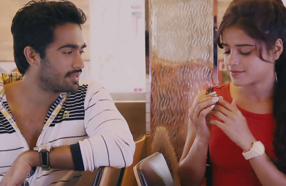 A still from Lover Tho Pettukovaddu