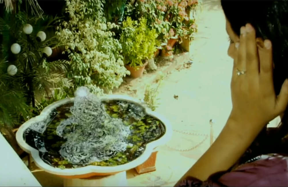 A still from Unnai Thottu Kolla Vaa