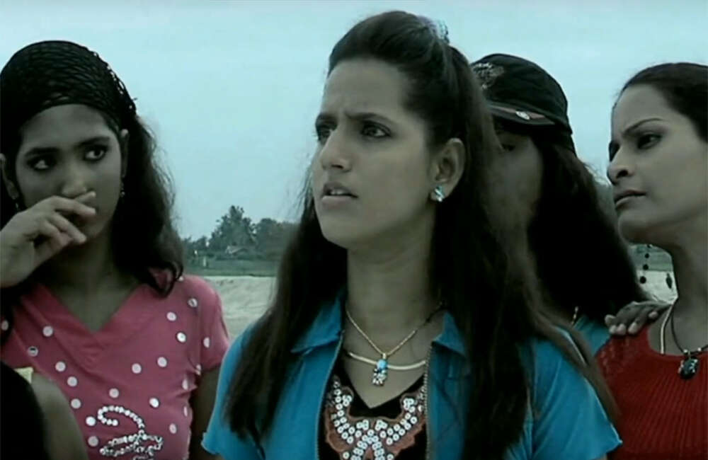 A still from Unnai Thottu Kolla Vaa