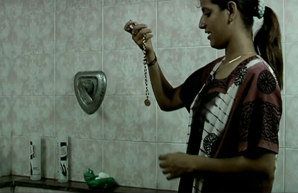 A still from Unnai Thottu Kolla Vaa