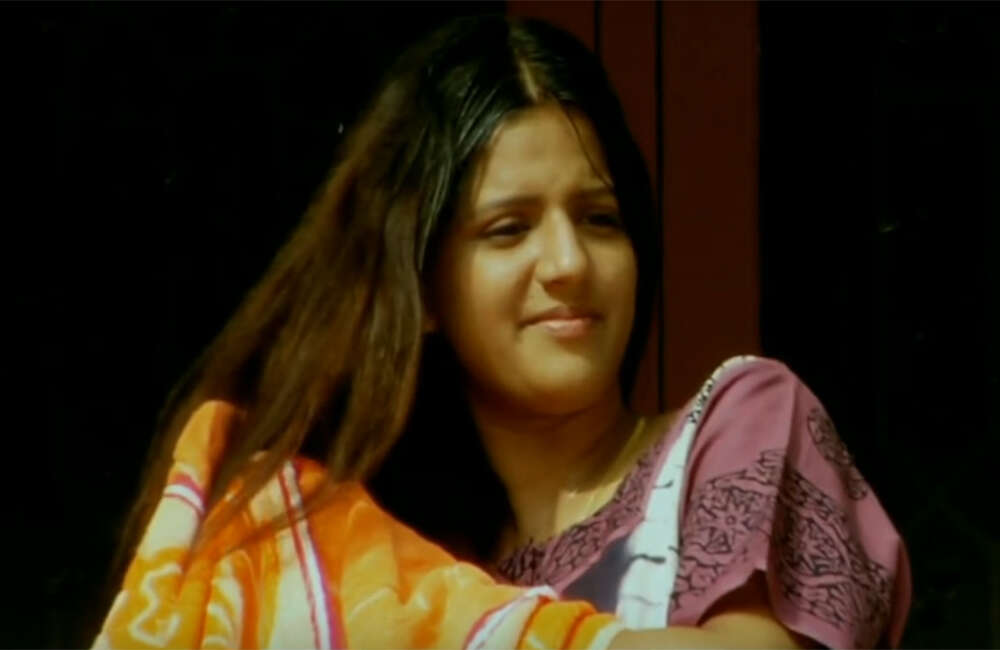 A still from Unnai Thottu Kolla Vaa
