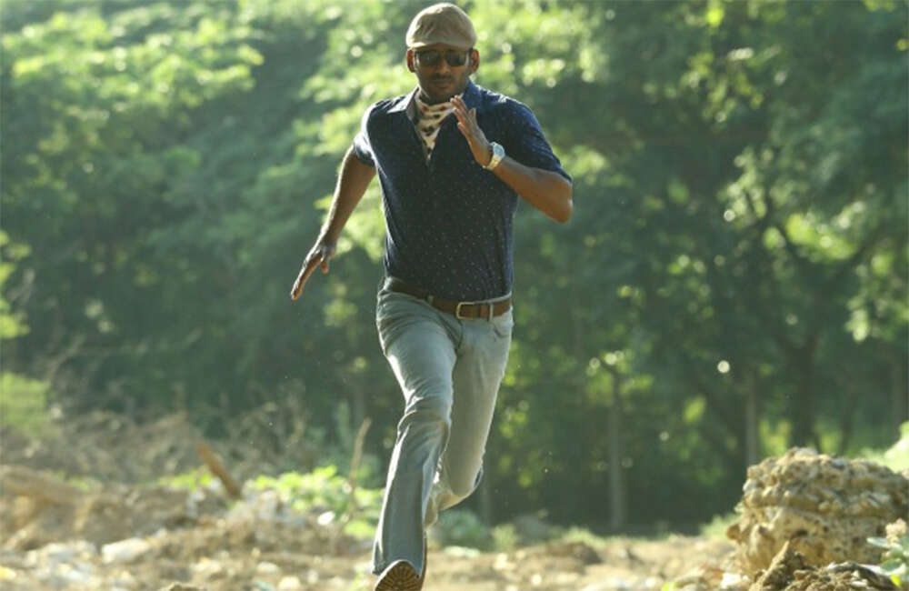 A still from Thupparivalan
