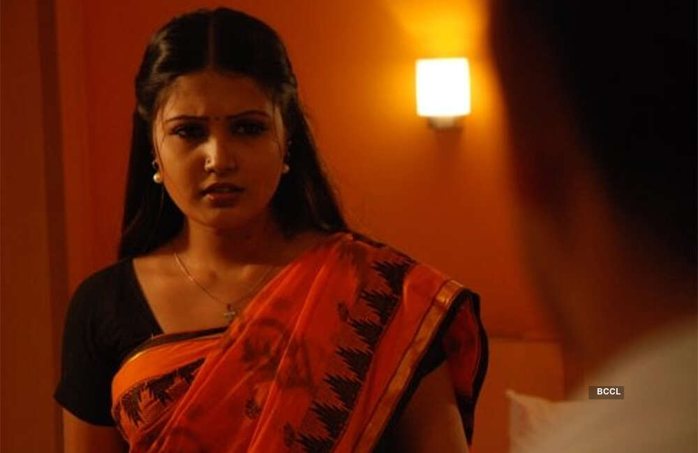 A still from Sivappu Enakku Pidikkum