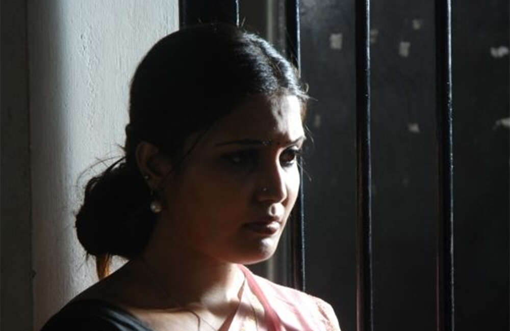 A still from Sivappu Enakku Pidikkum