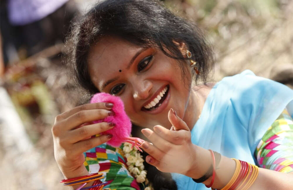 A still from Engeyum Naan Iruppen