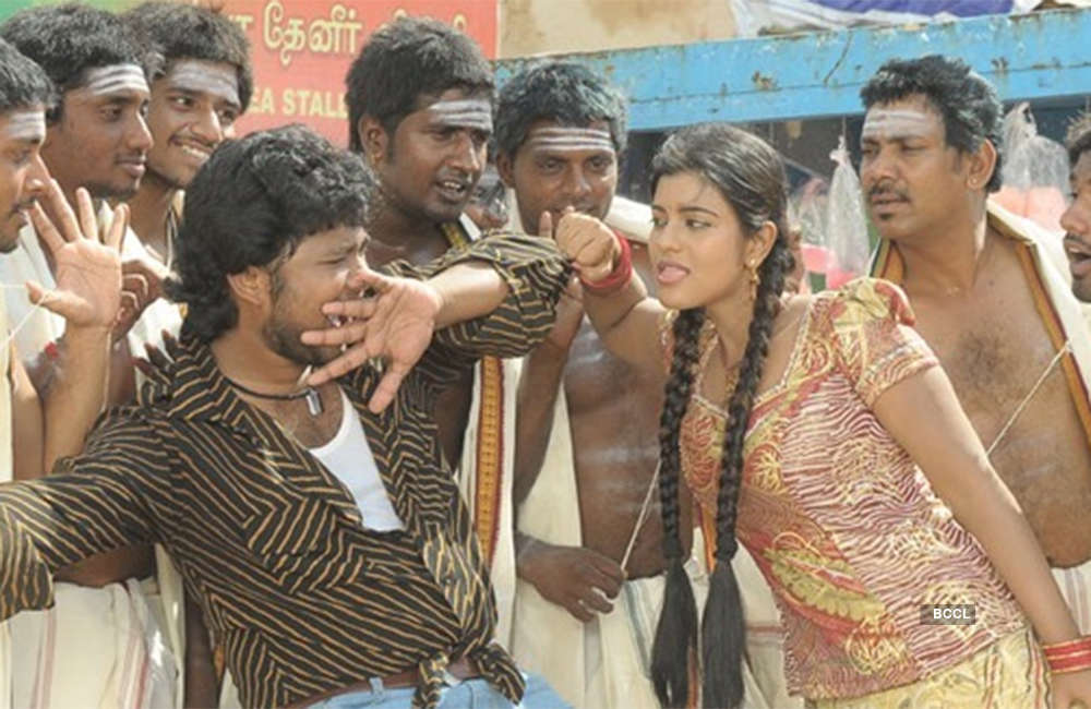 A still from Vilayada Vaa