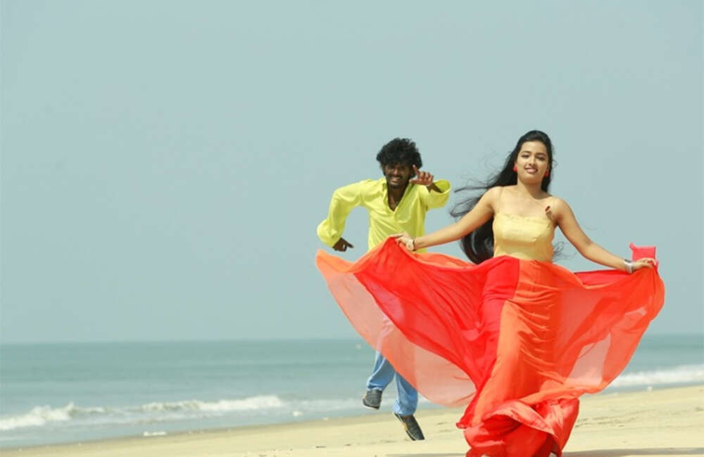 A still from Konjam Konjam