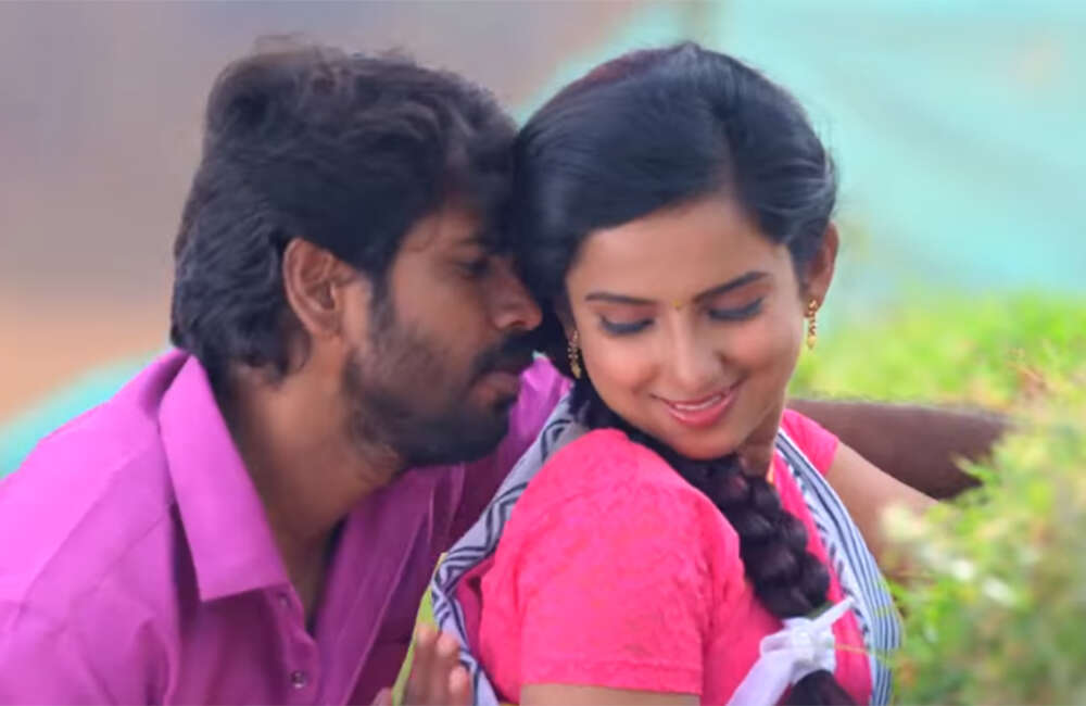 A still from Yendha Nerathilum