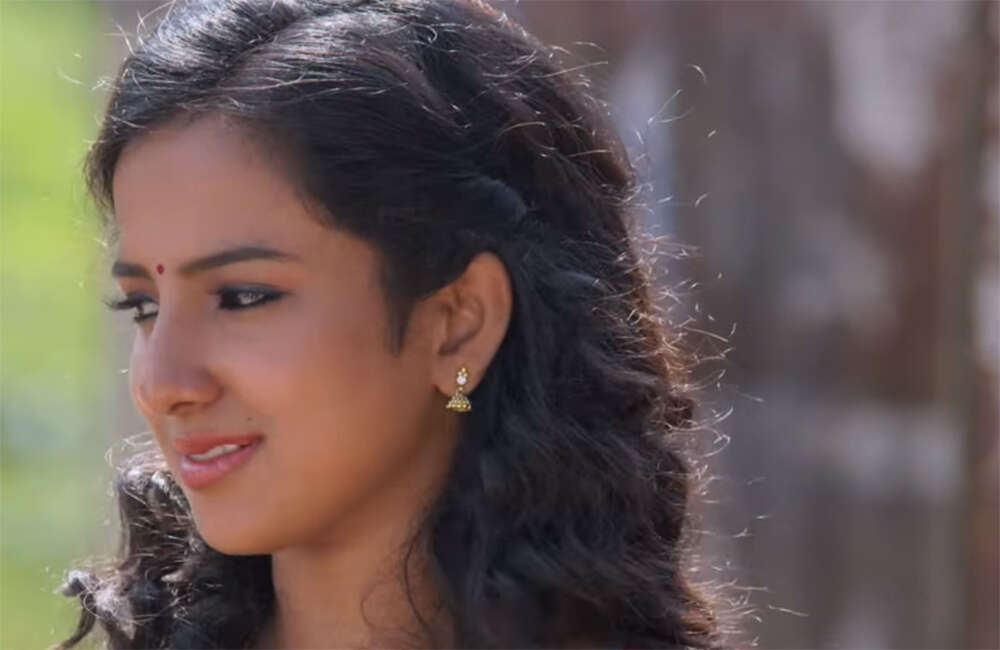A still from Yendha Nerathilum