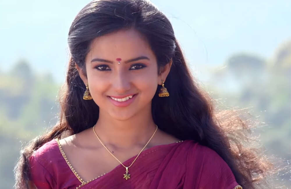 A still from Yendha Nerathilum