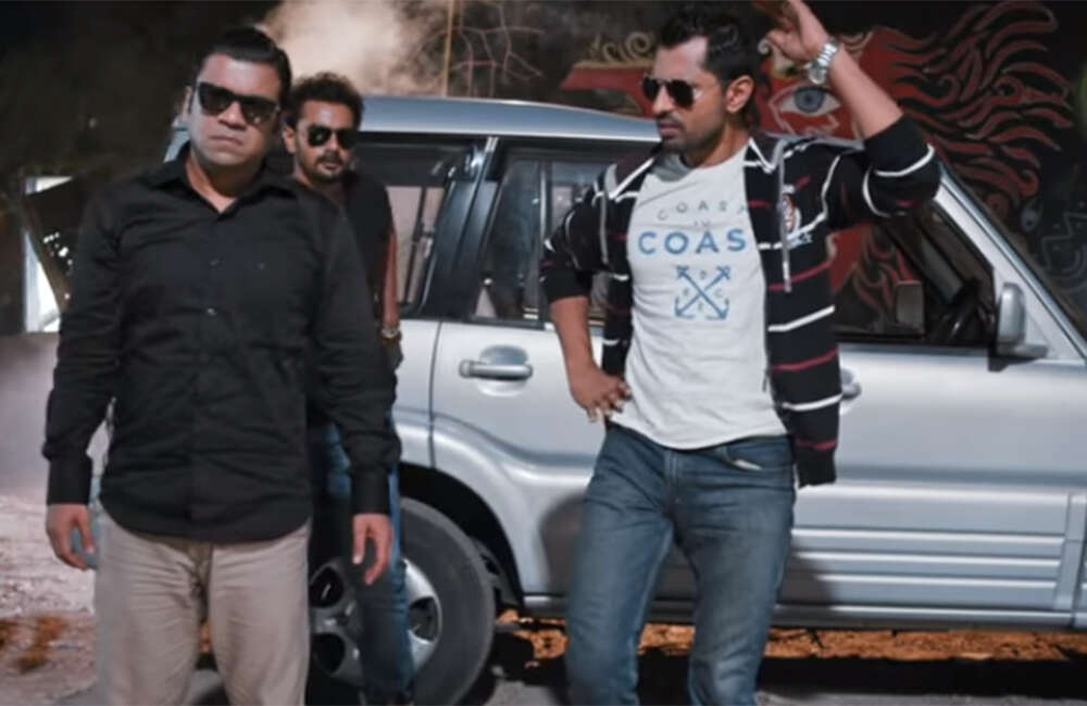 A still from Pannam Pathinonnum Seyum