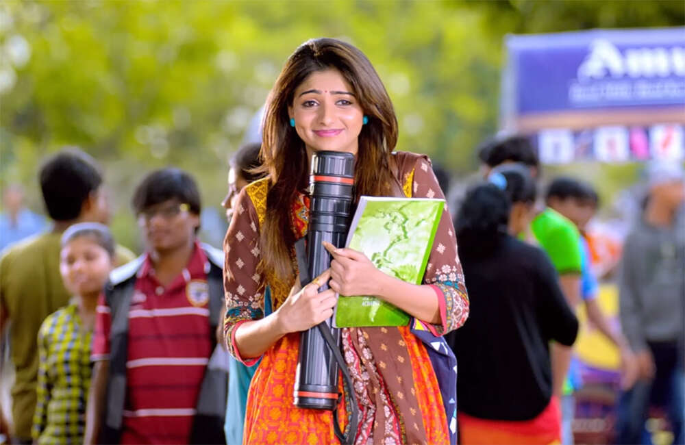 A still from Rathaavaram