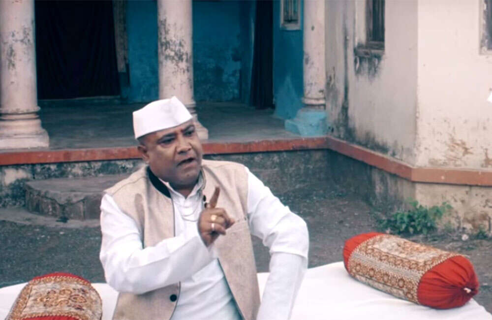 A still from Duniya Khatam Ho Rahi Hai