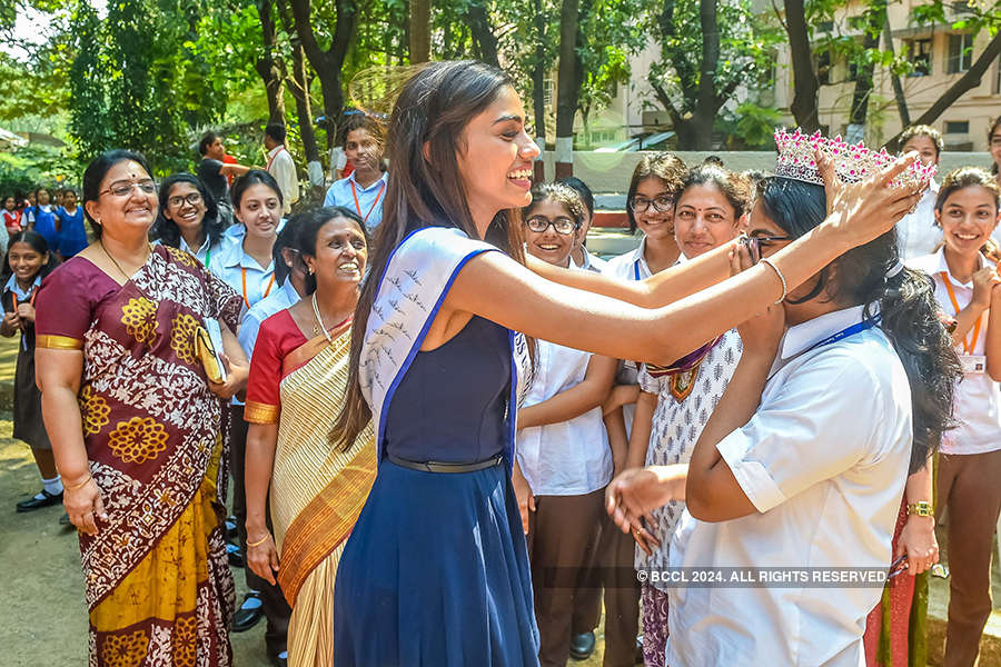 Apeksha Porwal visits her school