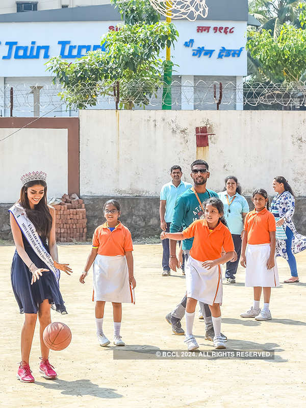 Apeksha Porwal visits her school