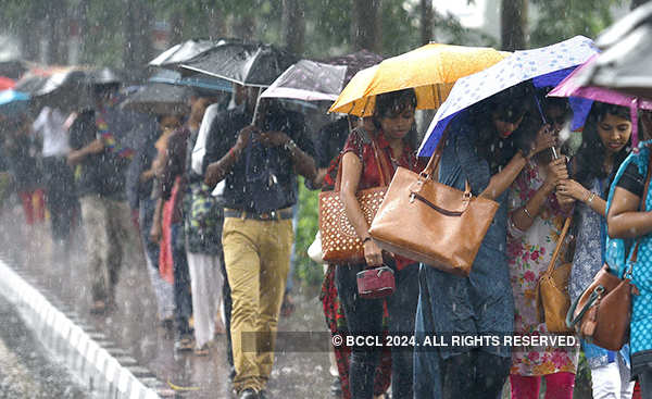 Heavy rain disrupts normal life in Chennai