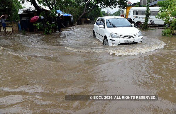 Heavy rain disrupts normal life in Chennai