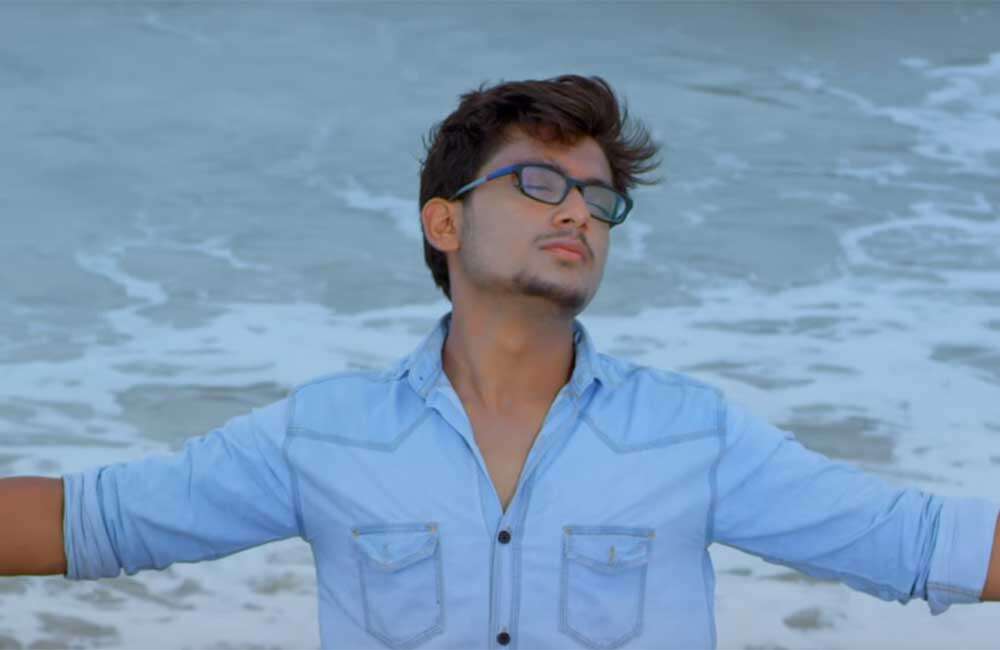 A still from Gujarat To Mumbai
