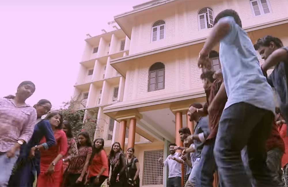 A still from Vishwa Vikyatharaya Payyanmar