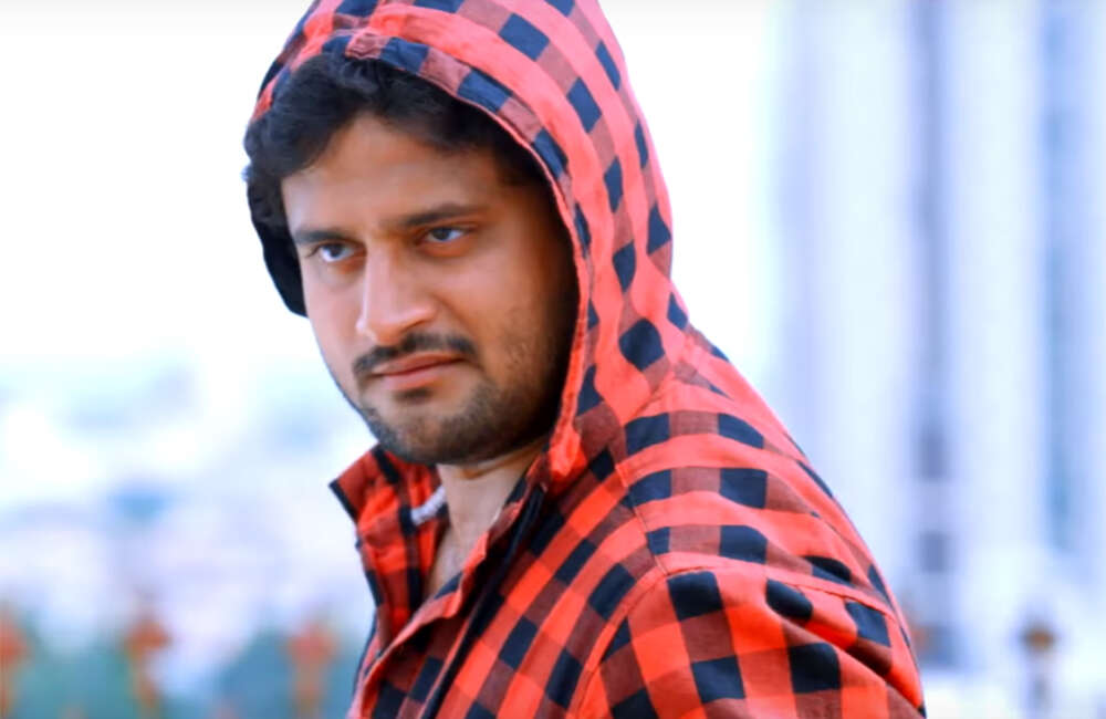 A still from Sekharam Gari Abbayi