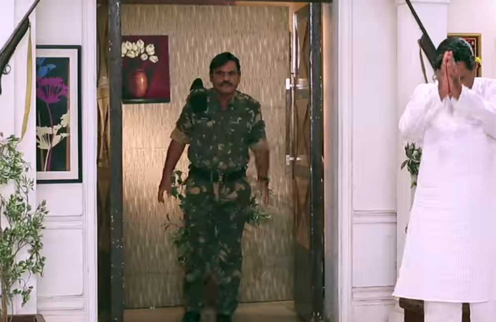 A still from Kaun Mera Kaun Tera