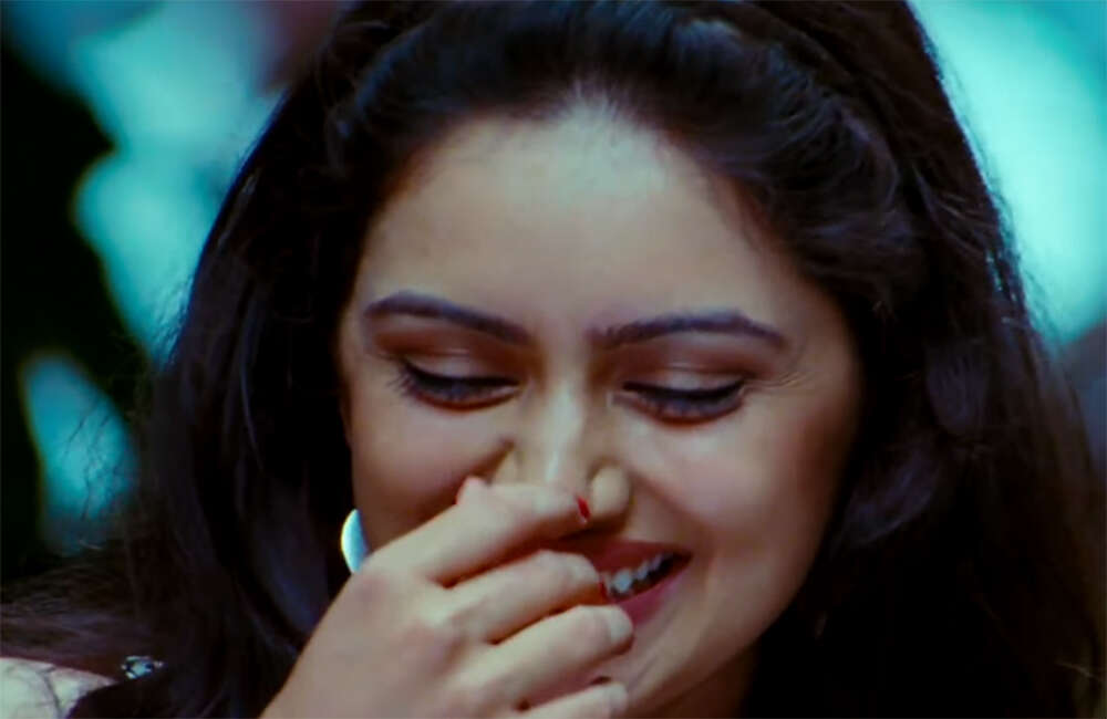 A still from Aadu Aata Aadu