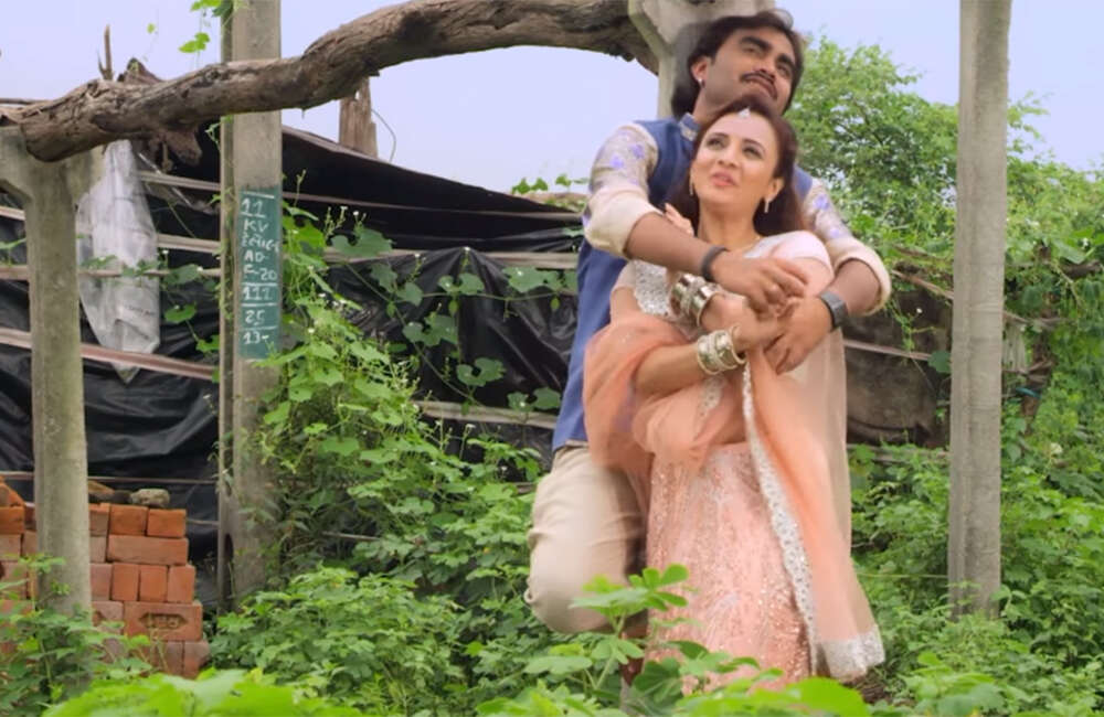 A still from Bewafa Sanam Tari Bahu Meherbani