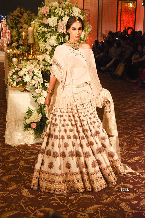 Tarun Tahiliani's show at Taj Wedding Studio