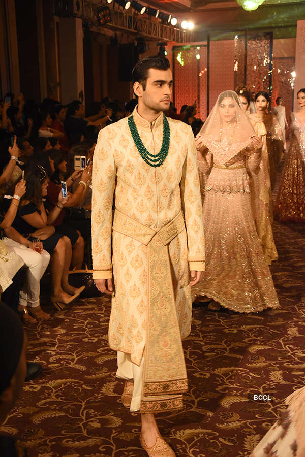 Tarun Tahiliani's show at Taj Wedding Studio