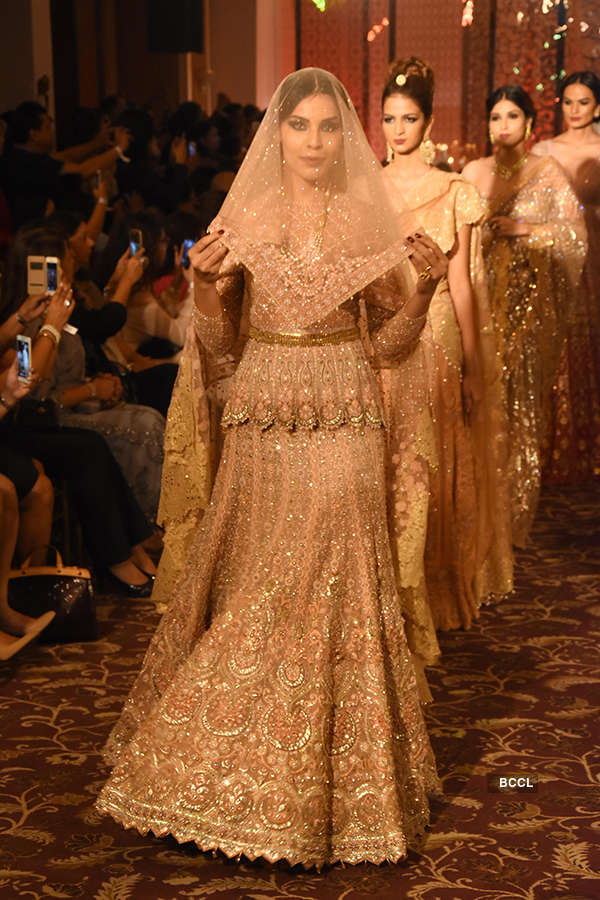 Tarun Tahiliani's show at Taj Wedding Studio