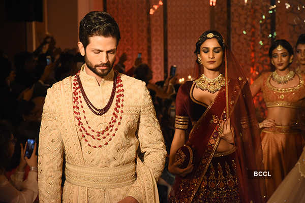 Tarun Tahiliani's show at Taj Wedding Studio