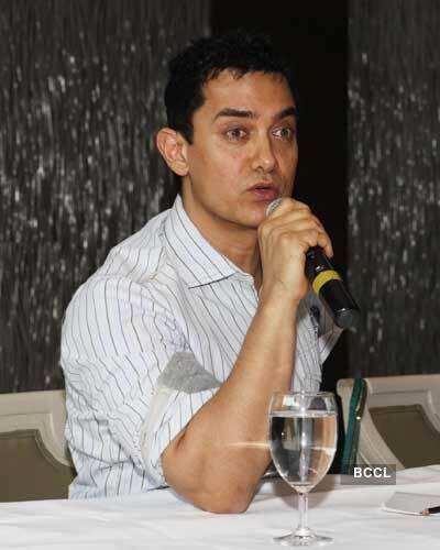 Aamir promotes 'Peepli Live'