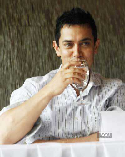 Aamir promotes 'Peepli Live'