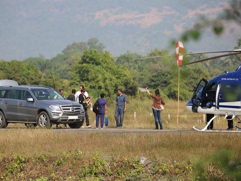 Pic: Shah Rukh Khan leaves from Alibaug with AbRam