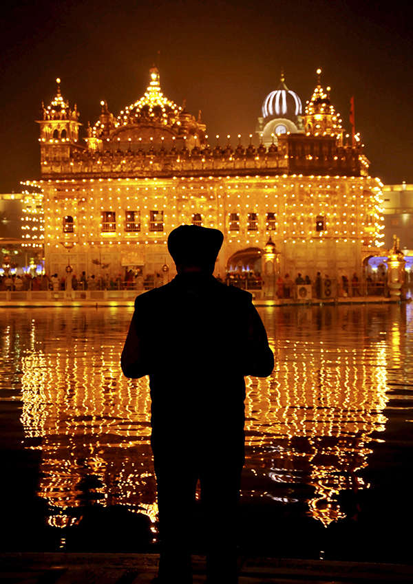 A view of the illuminated Golden Temple during the of 548th birth  anniversary celebrations of Guru Nanak Dev in Amritsar - Photogallery