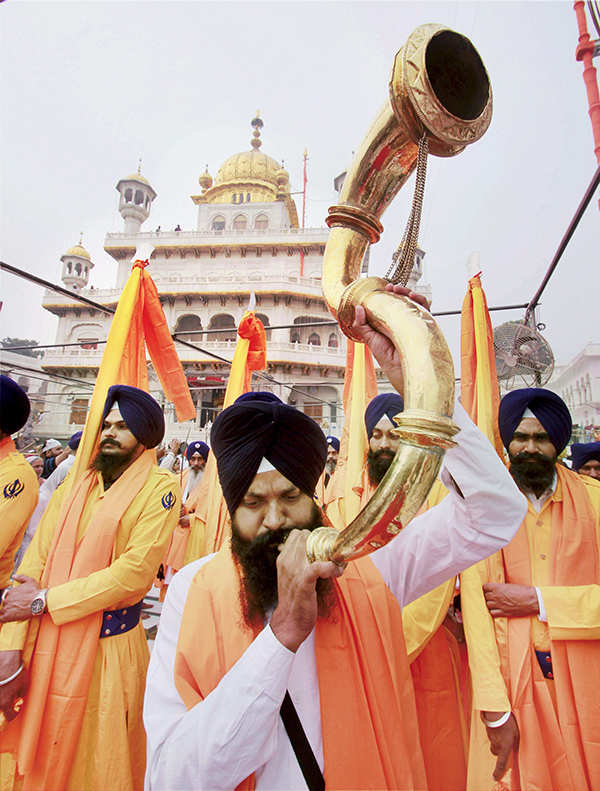 Nation celebrates Guru Nanak Jayanti