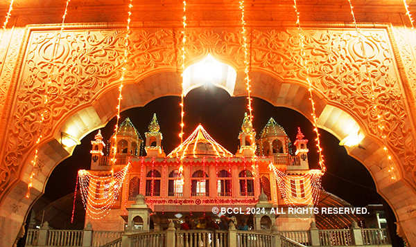 Nation celebrates Guru Nanak Jayanti