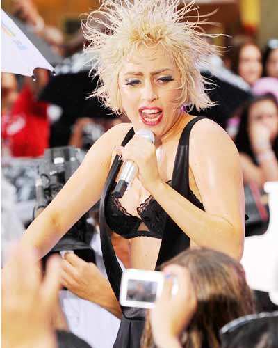 Lady Gaga Gets Wet 'N' Wild