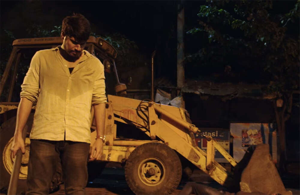 A still from Nenjil Thunivirundhal