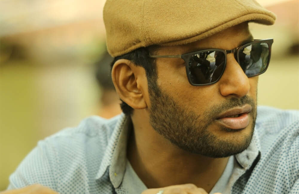 A still from Detective