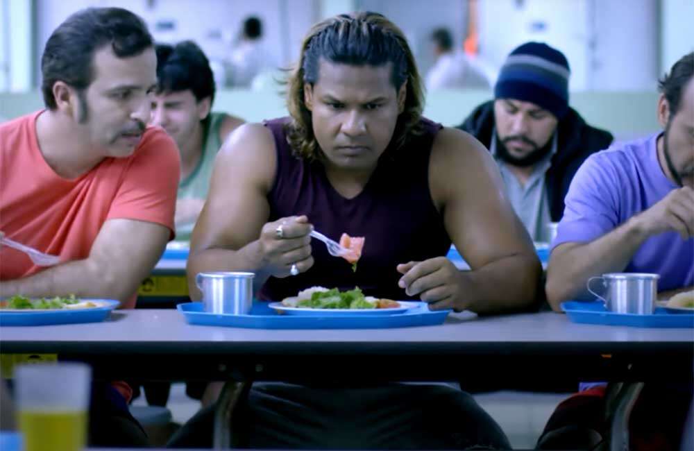 A still from 1 Chor 2 Mastikhor