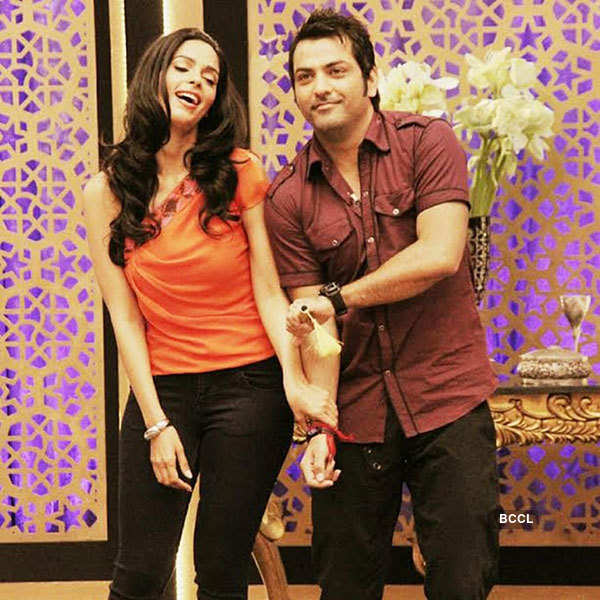 Bigg Boss 10 contestant Manu Punjabi's candid photos with girlfriend Priya Saini